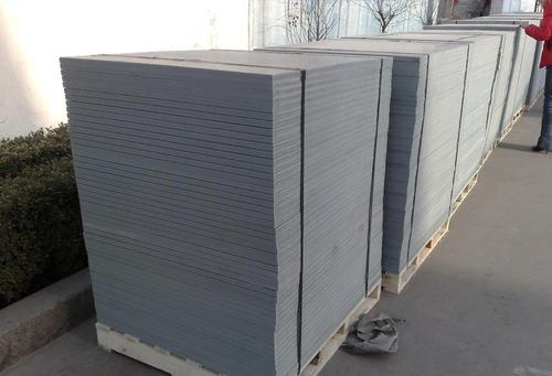 <a href=http://m.lanjingfang.cn/ target=_blank class=infotextkey>免燒磚托板</a>的種類